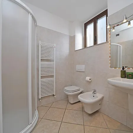 Samuel House- Traditional Italy * Toscolano Maderno